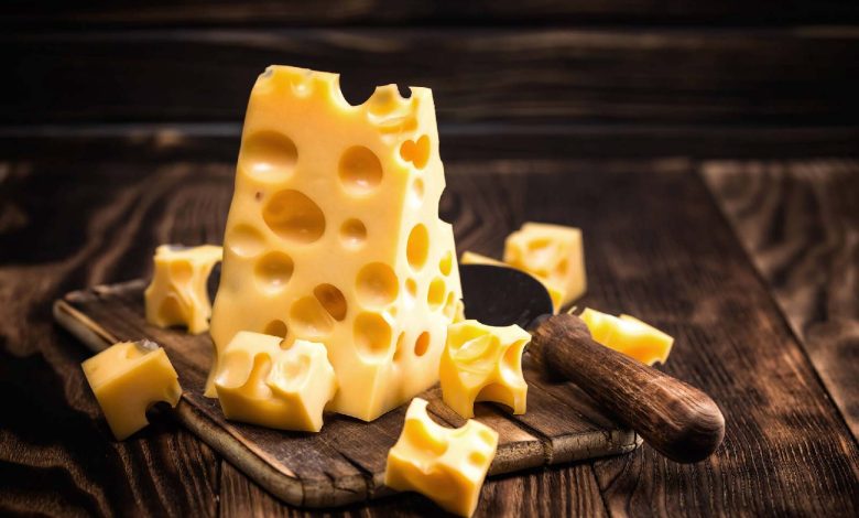 چرا پنیر سوئیسی حفره دارد؟