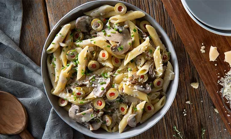 طرز تهیه سالاد ماکارونی با مرغ و قارچ