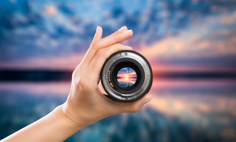 چرا لنز دوربین گرد است، اما عکس‌ها مستطیل؟