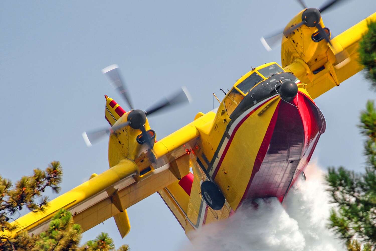 کانادایر CL-415 و CL-215 (سوپر اسکوپر)