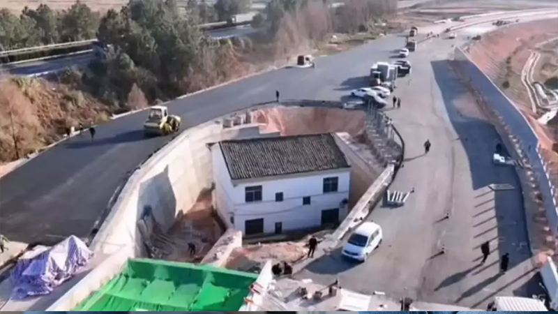 لجبازی پرهزینه؛ مردی که خانه‌اش را نفروخت، حالا در بزرگراه زندگی می‌کند