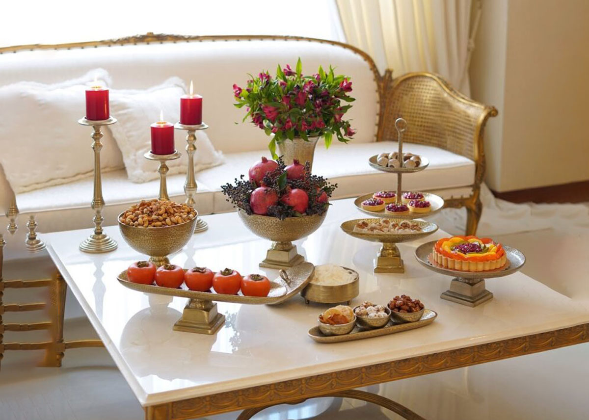 ظروف سرامیکی در چیدمان سفره شب یلدا