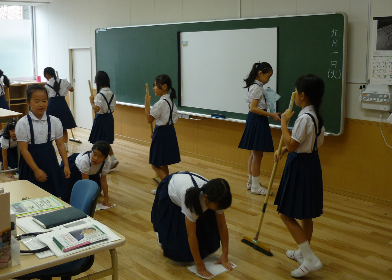 چرا در خیابان‌های ژاپن خبری از سطل زباله نیست؟