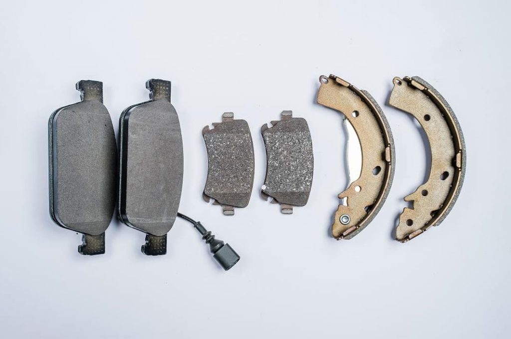 بهترین زمان تعویض لنت ترمز؛ علائم، عمر مفید، هزینه و نکات مهم