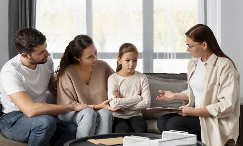 چگونه اختلافات خانوادگی را بدون دعوا حل کنیم؟ راهکارهای مشاوره خانواده