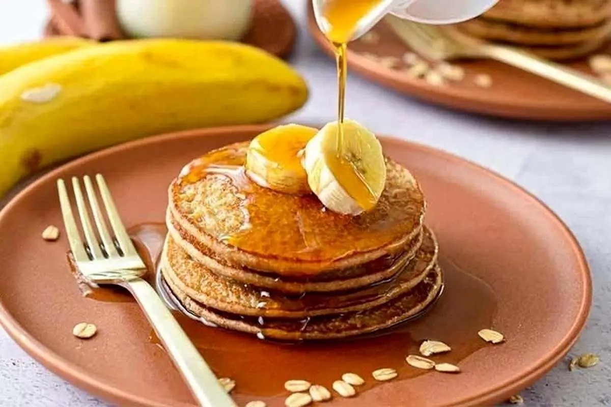 صبحانه رژیمی پنکیک موز و آرد جو دوسر