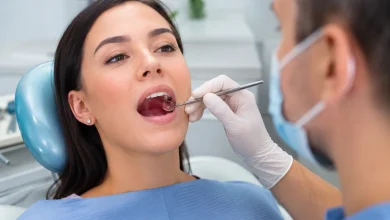 علت سفید شدن لثه بعد از جراحی دندان چیست؟ طبیعی یا نشانه خطر!