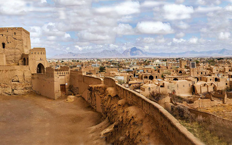 میبد؛ ترکیبی از قلعه، کاروانسرا و صنایعدستی