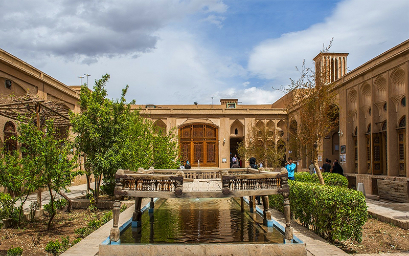 خانه لاریها؛ تصویری از زندگی خانوادههای متمول یزد