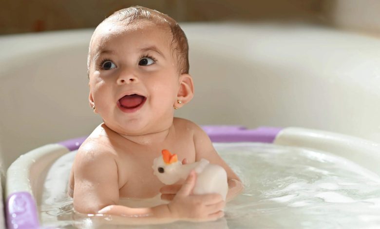 حمام کردن نوزاد چند بار در هفته بهتر است؟