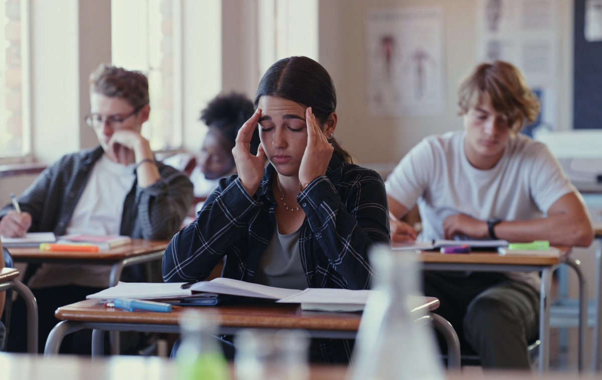 اختلال ADHD چیست و چگونه در نوجوانان ظاهر میشود؟